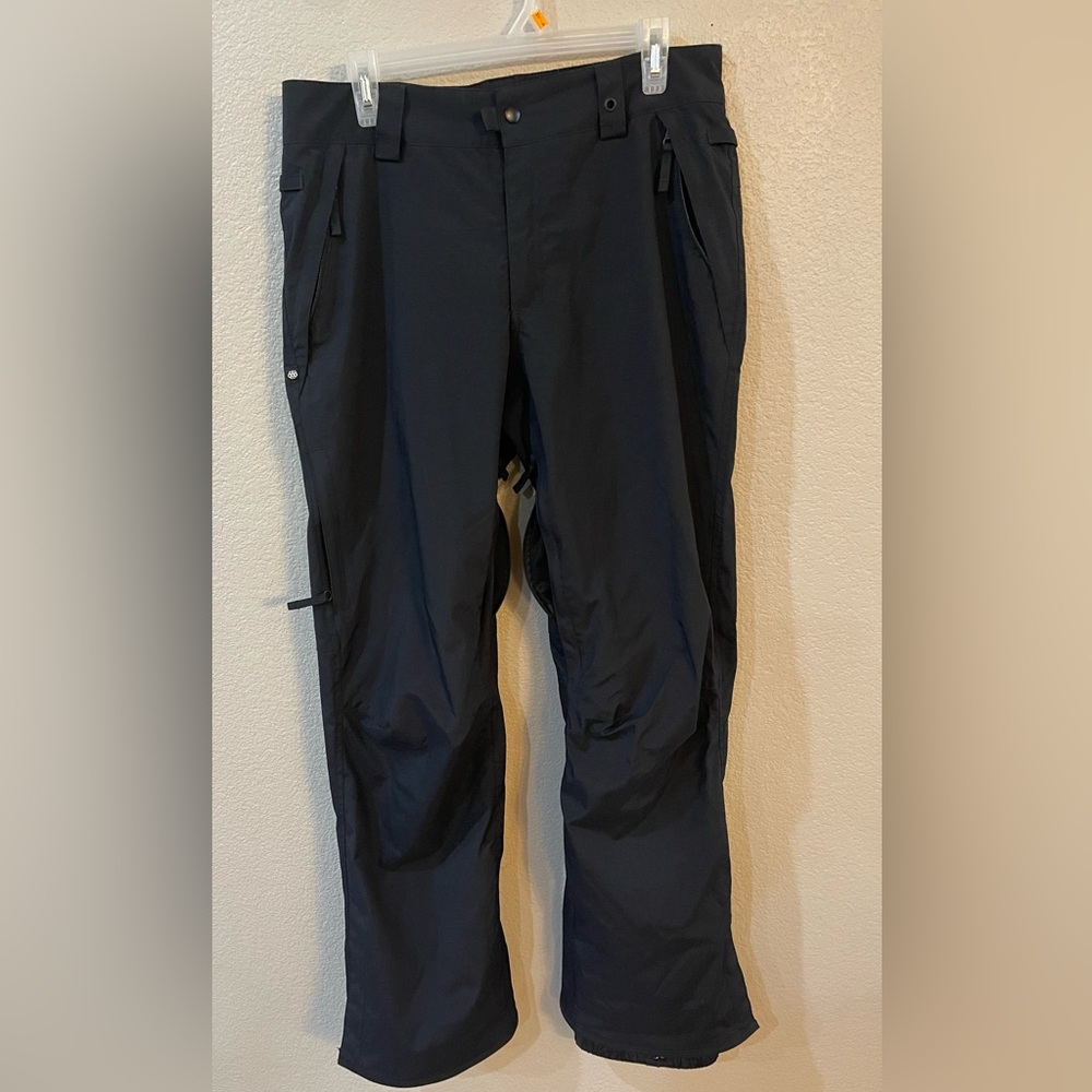 686 Men's Black snowboarding pants